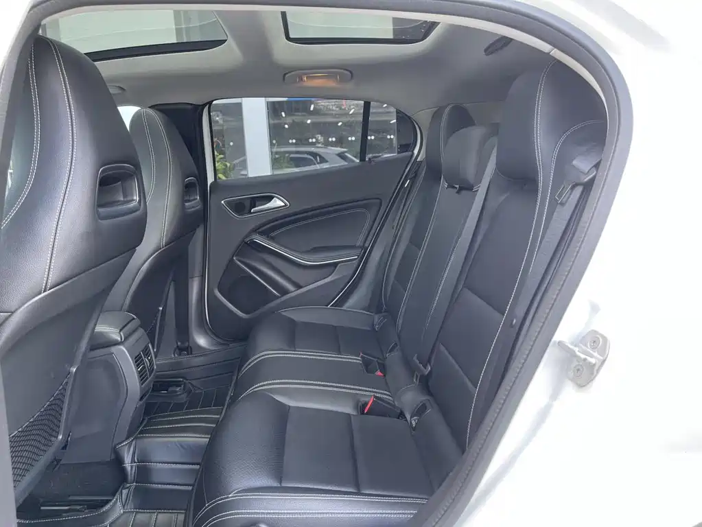 Mercedes-Benz GLA — миниатюра 10