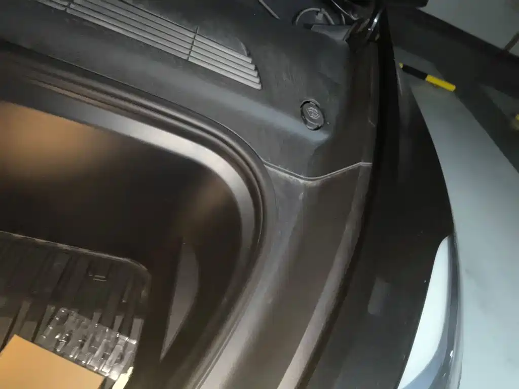 Tesla Model Y — миниатюра 22