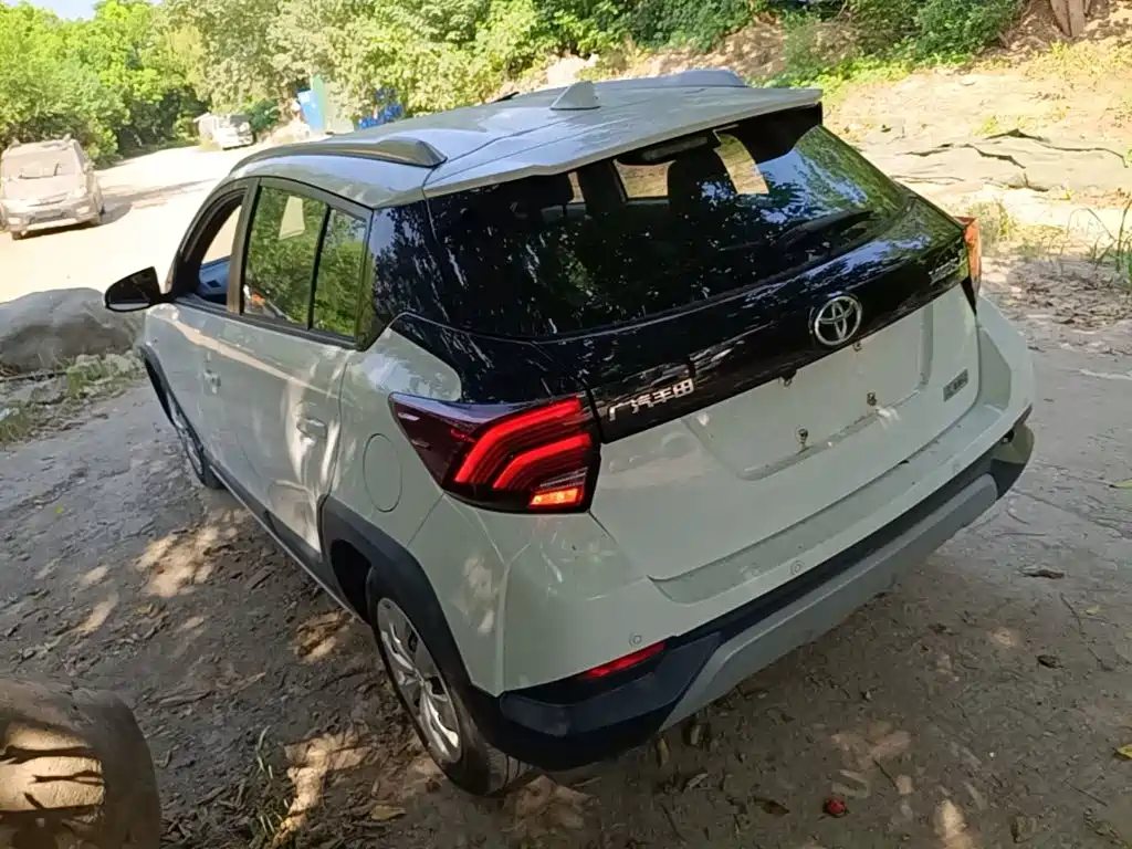 Toyota Yaris L — миниатюра 5