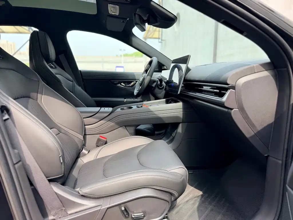 Lynk & Co 领克07GT — миниатюра 14
