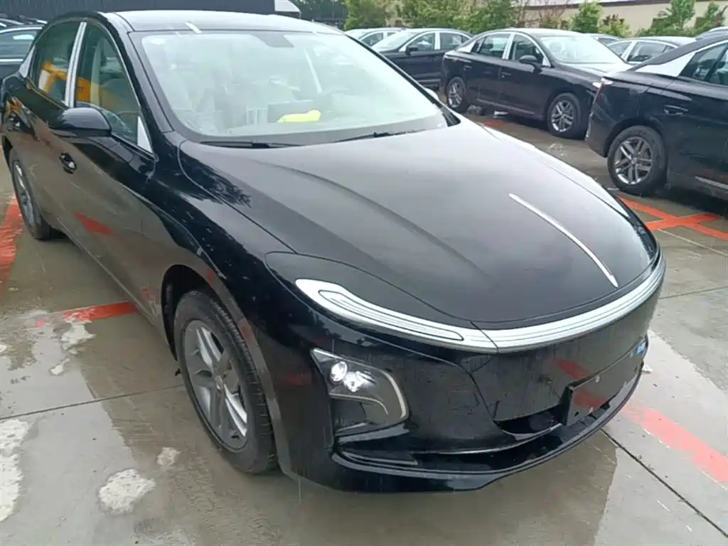 Hongqi E-QM5 2025 610km PLUS
