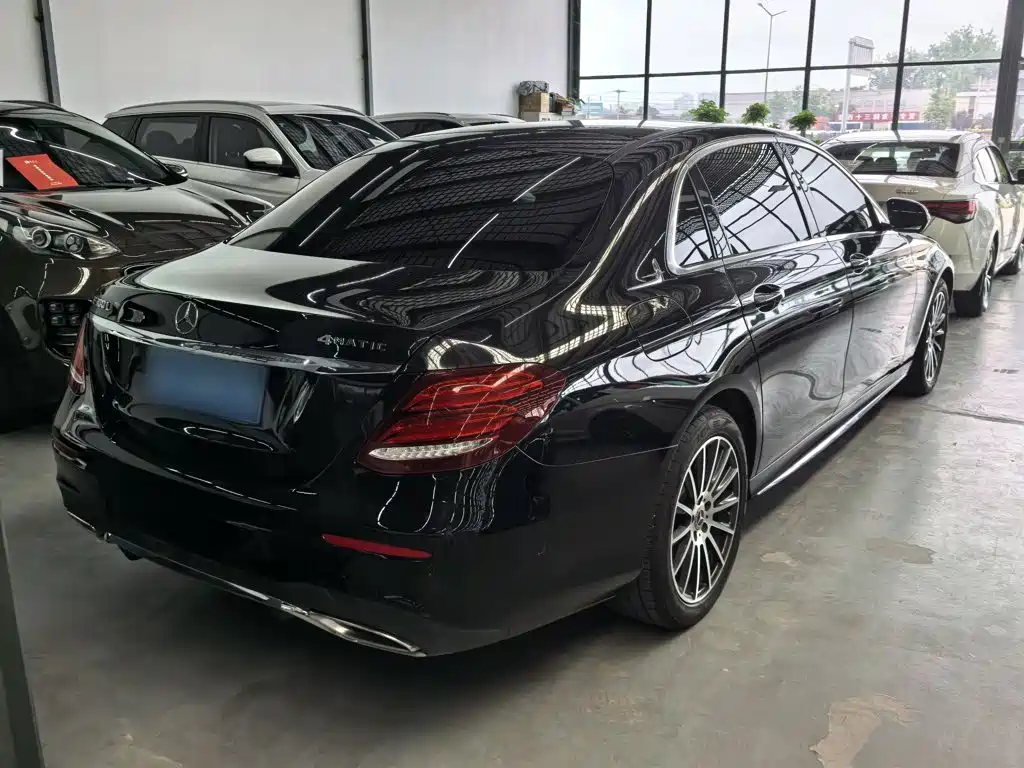 Mercedes-Benz E-Class — миниатюра 10