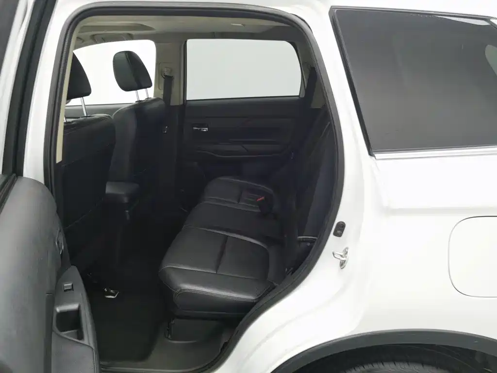 Mitsubishi Outlander (Import) — миниатюра 15