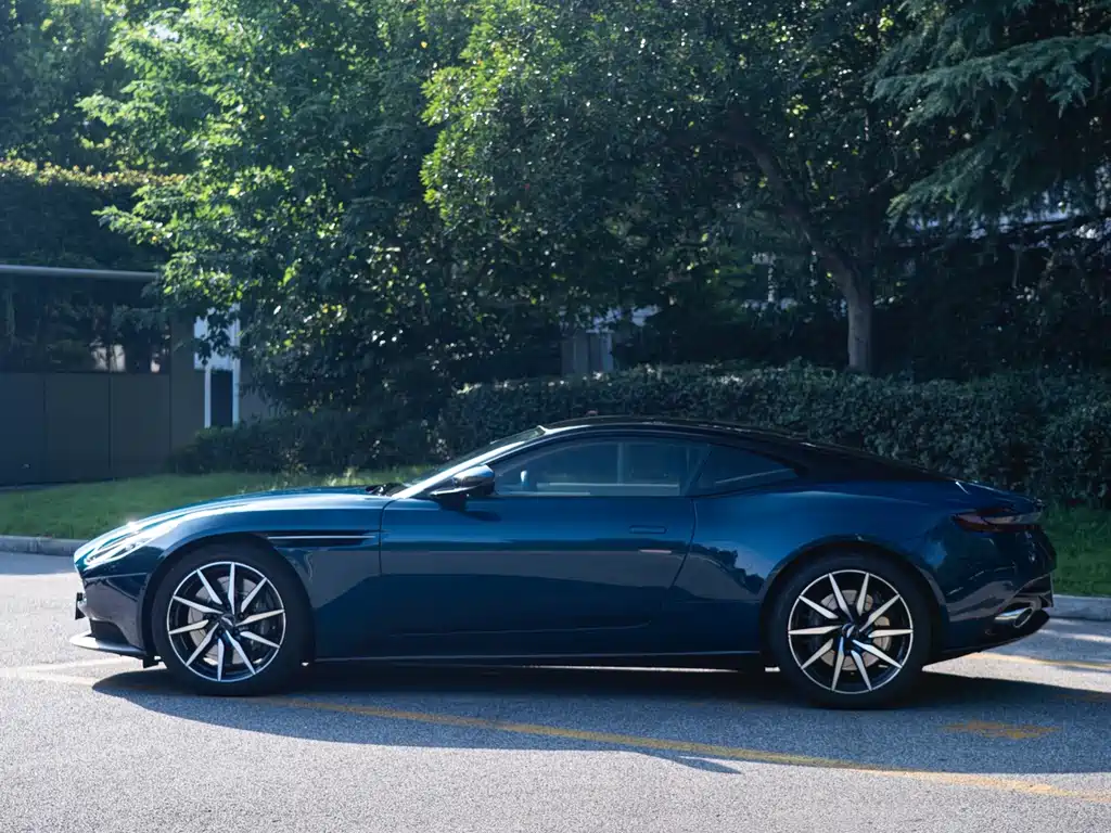 Aston Martin DB11 4.0T V8 Volante, фото 6