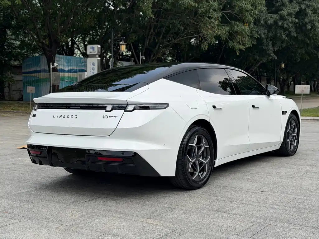 Lynk & Co 10 — миниатюра 4
