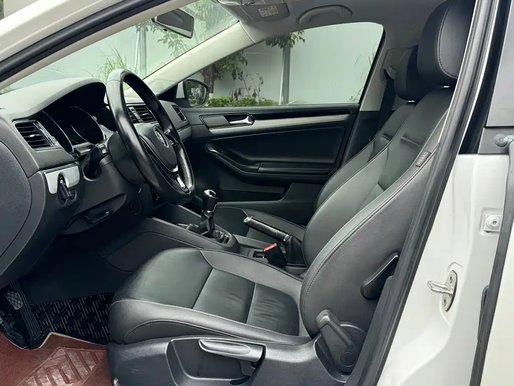 Volkswagen Sagitar 2015 230TSI MT Comfort
