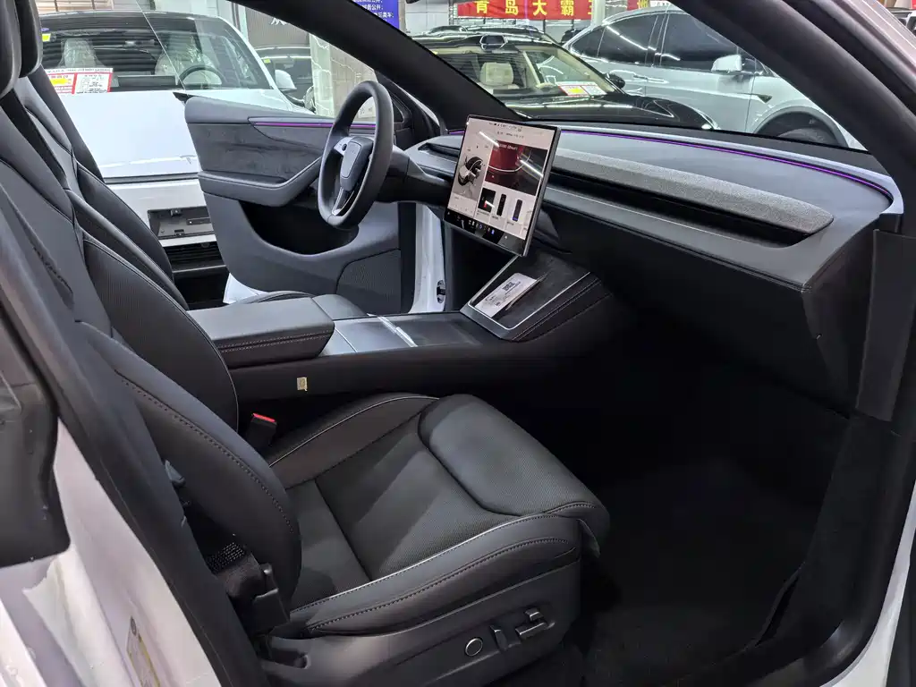 Tesla Model Y L — миниатюра 10