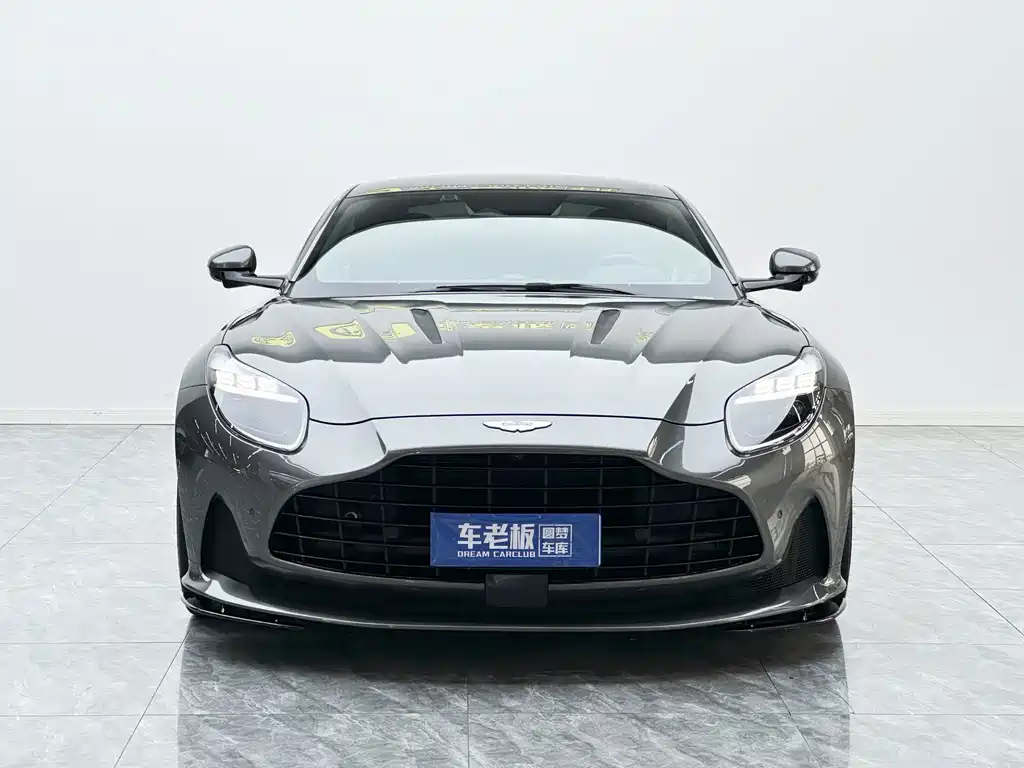 Aston Martin DB12 — миниатюра 2