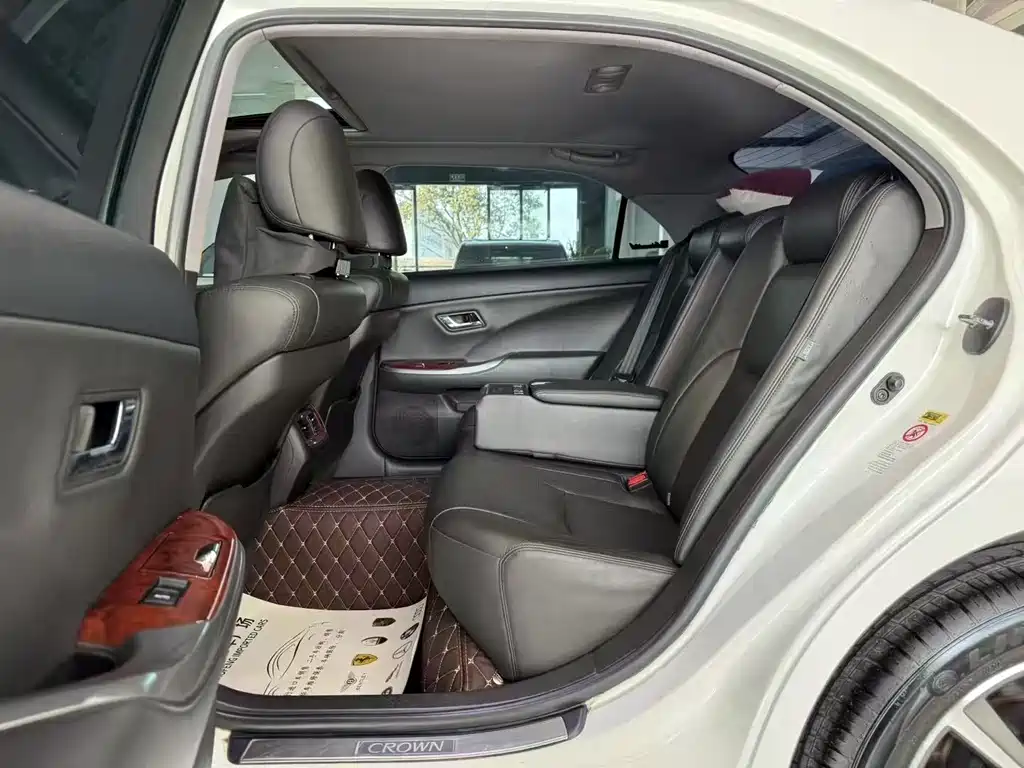Toyota Crown 2012 2.5L Royal