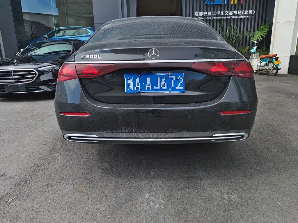 Mercedes-Benz E-Class — миниатюра 9