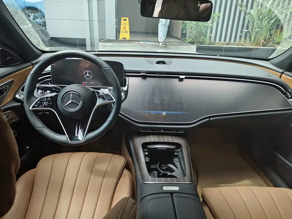 Mercedes-Benz E-Class — миниатюра 7