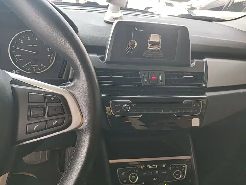 BMW 2 Series Gran Tourer — миниатюра 10