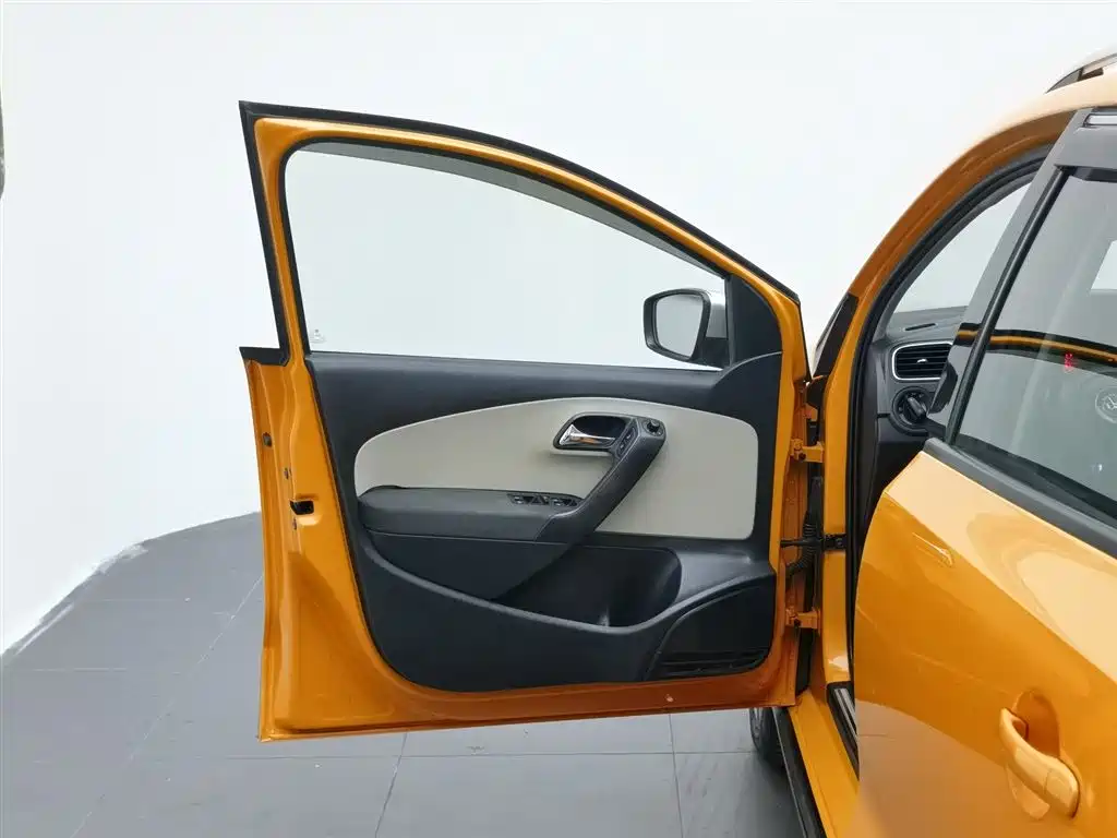 Volkswagen Polo 2012 1.6L Cross Polo AT
