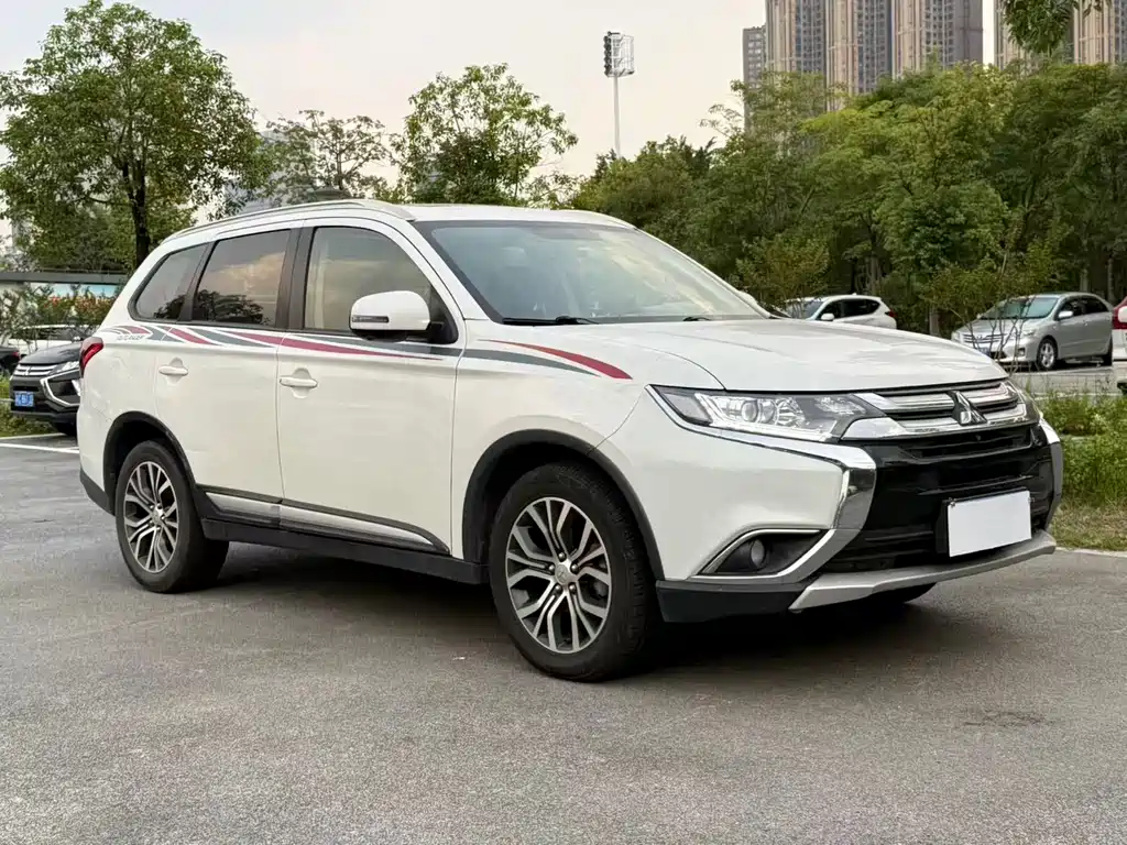 MITSUBISHI OUTLANDER