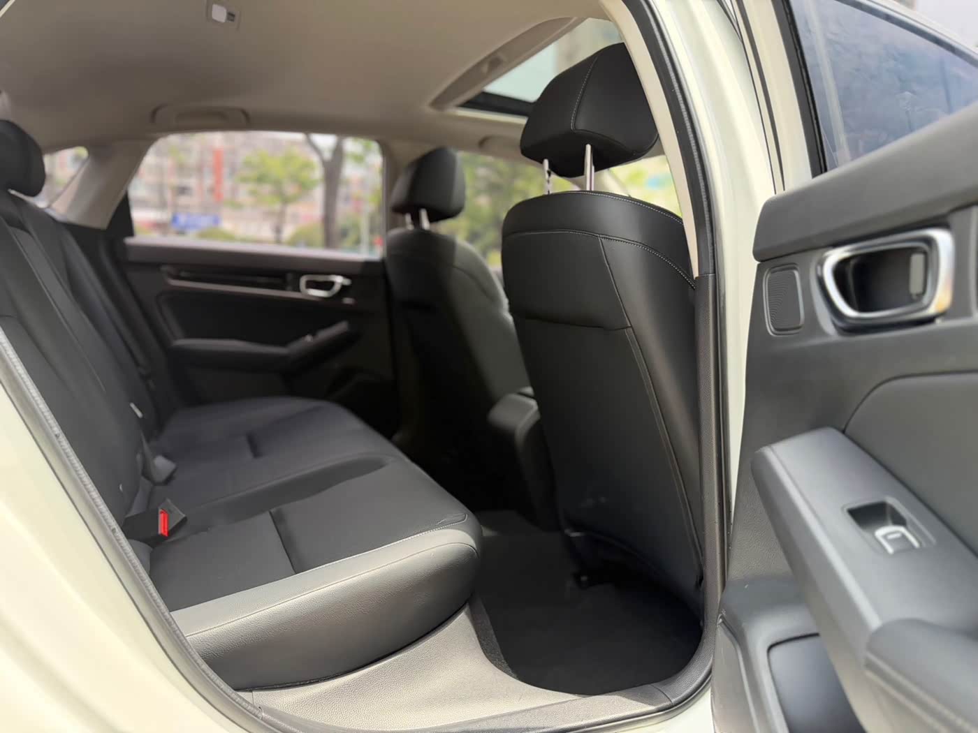 Honda Civic 1.5 л 2023 г. Белый, пробег 41000 км