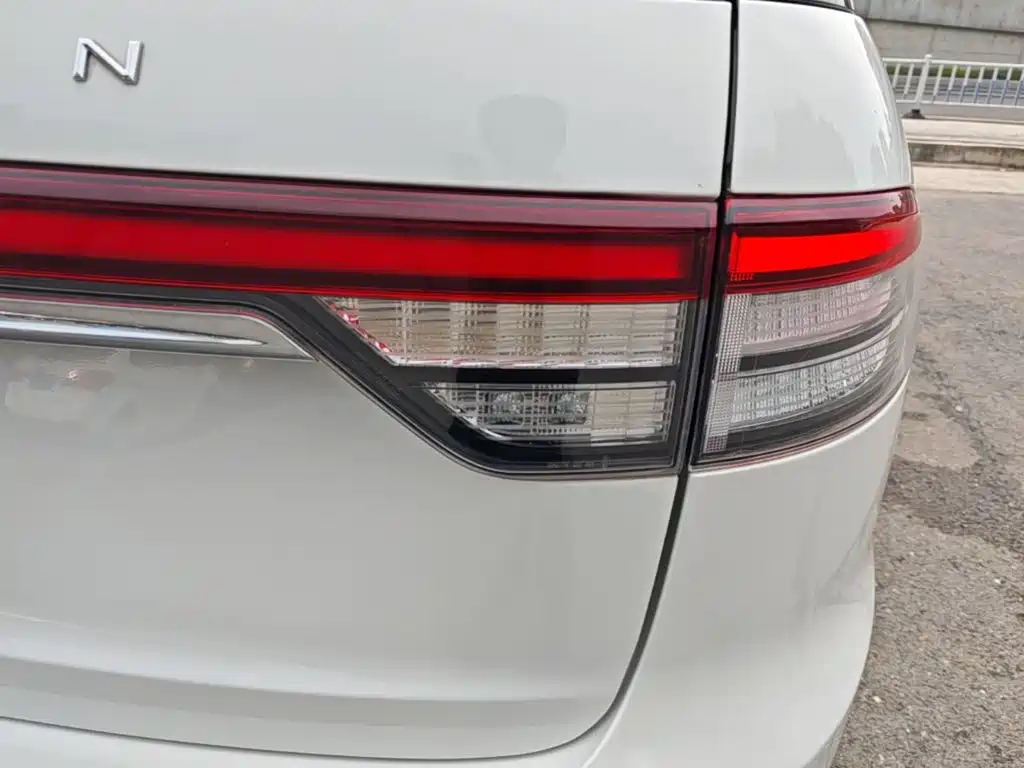 Lincoln Aviator (Import) — миниатюра 8