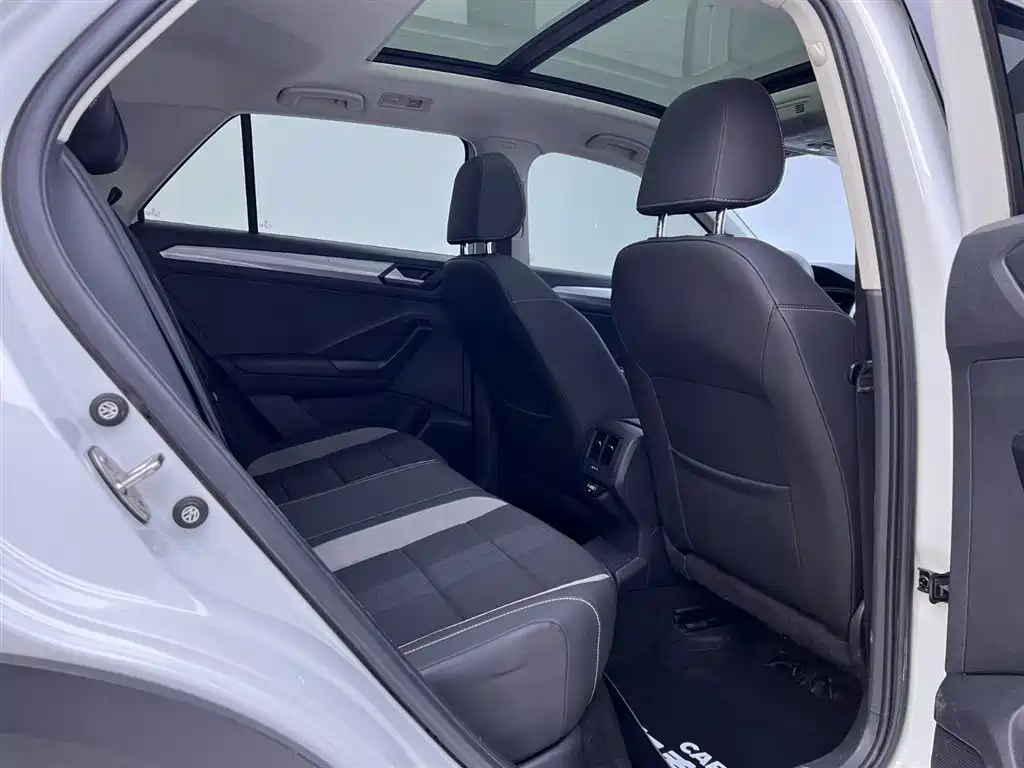 VOLKSWAGEN T ROC EXPLORING SONGS