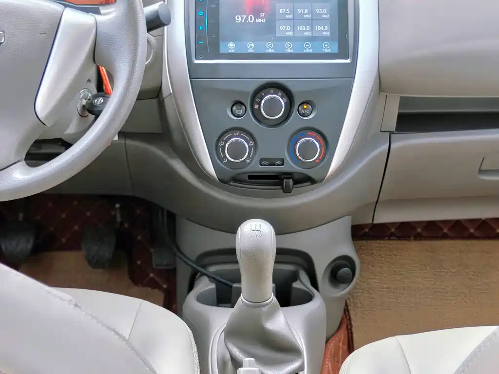 Nissan Sunny — миниатюра 9