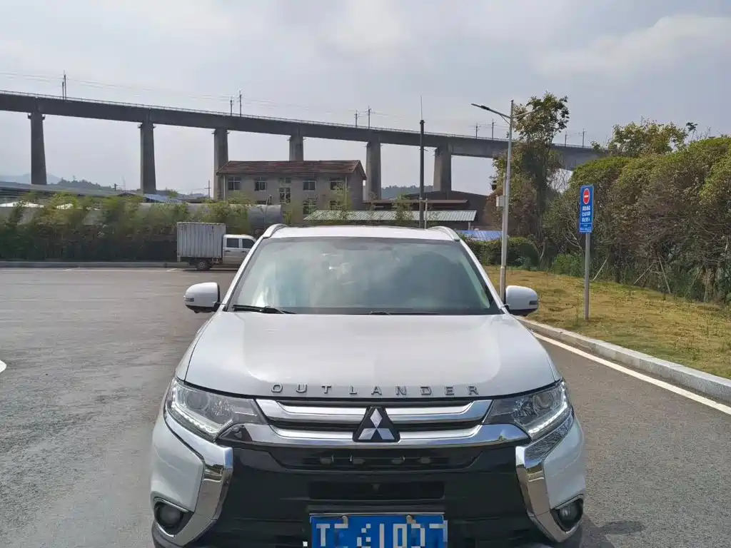 Mitsubishi Outlander — миниатюра 4
