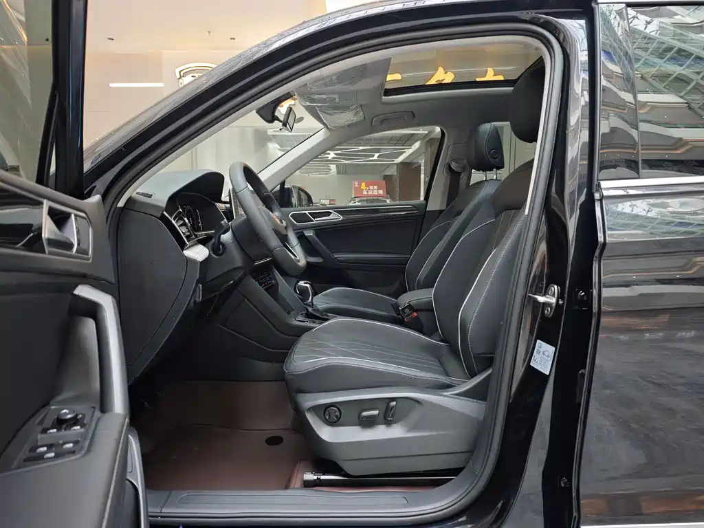 Volkswagen Tiguan L L 2025 300TSI AT