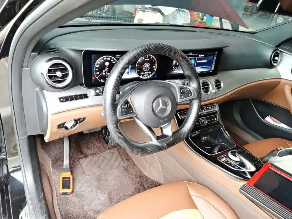 Mercedes-Benz E-Class — миниатюра 10