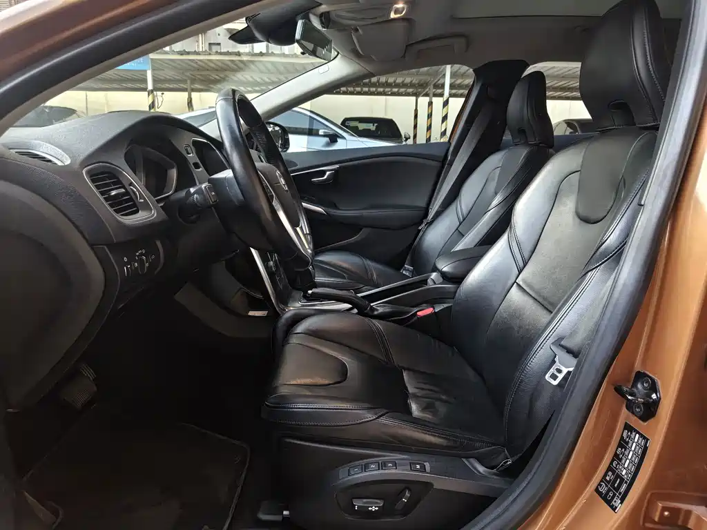 Volvo V40 — миниатюра 10