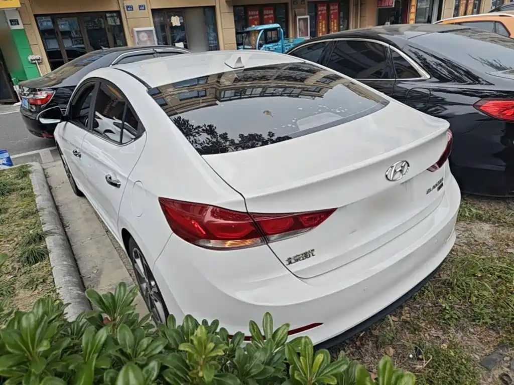 Hyundai Elantra — миниатюра 5