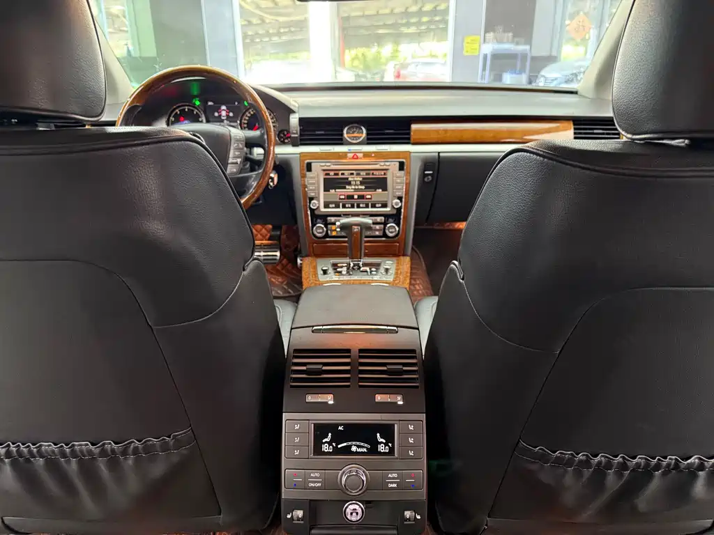 Volkswagen Phaeton — миниатюра 21