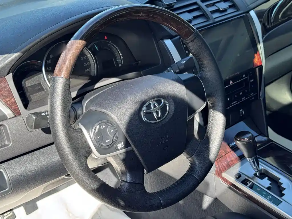 Toyota Camry — миниатюра 14