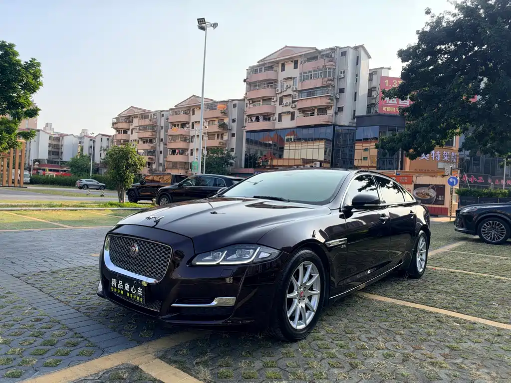Jaguar XJ