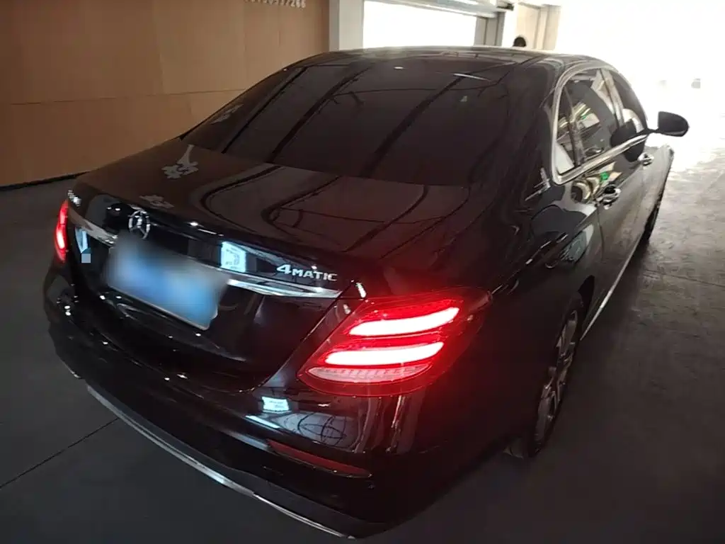 Mercedes-Benz E-Class — миниатюра 7