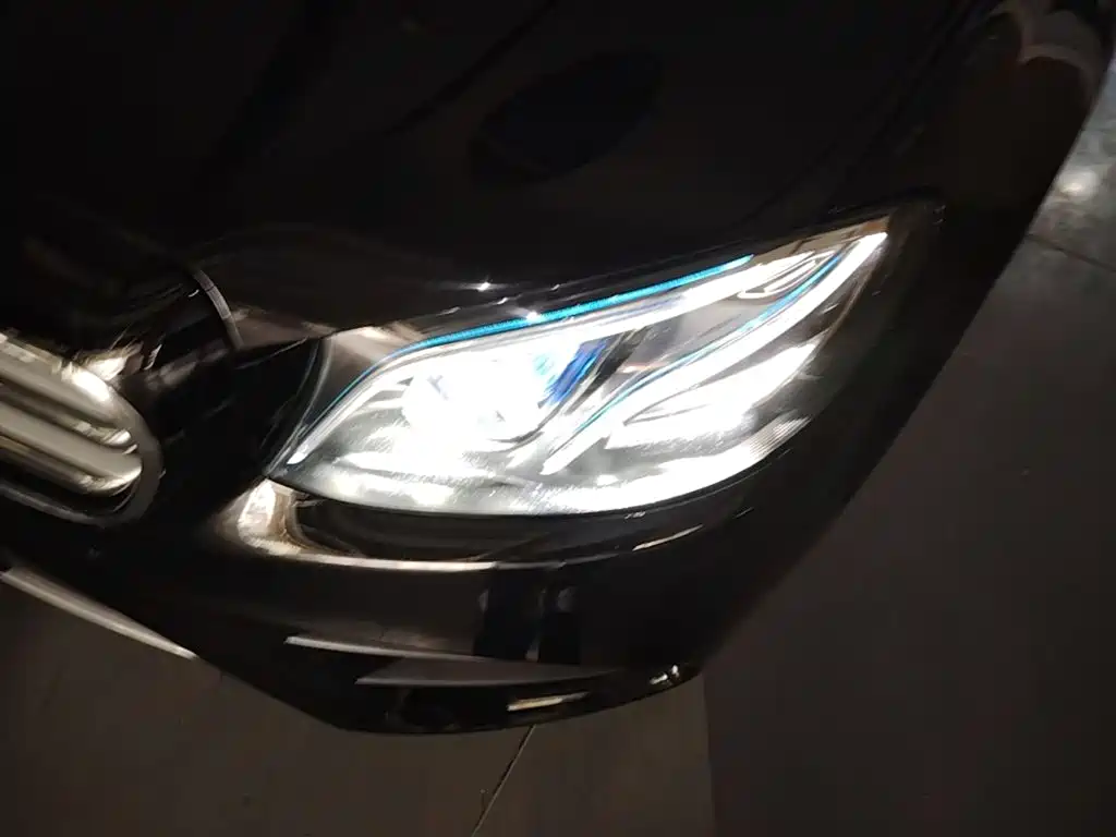 Mercedes-Benz E-Class — миниатюра 24