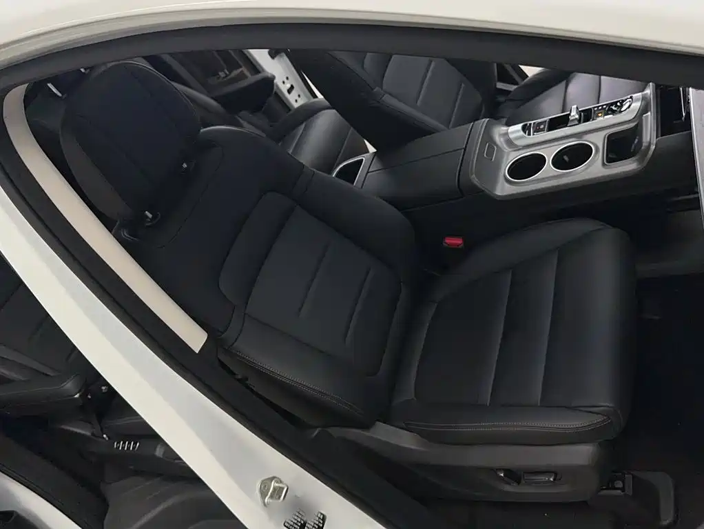 GAC Motor Trumpchi E8 PHEV — миниатюра 3