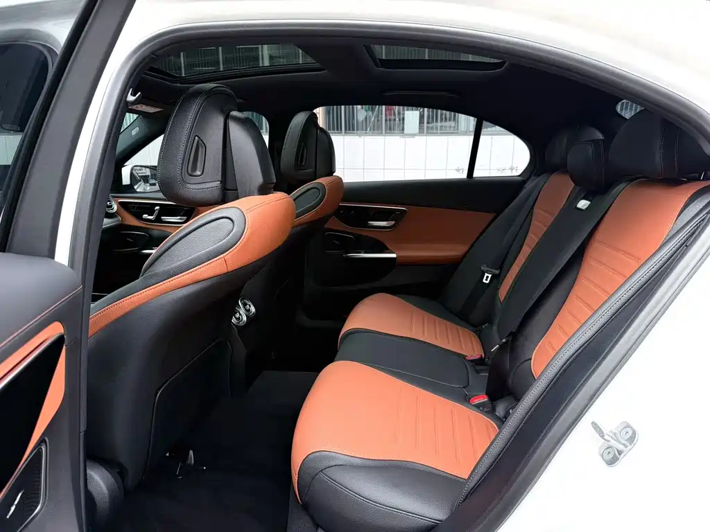 Mercedes-Benz C-Class — миниатюра 7