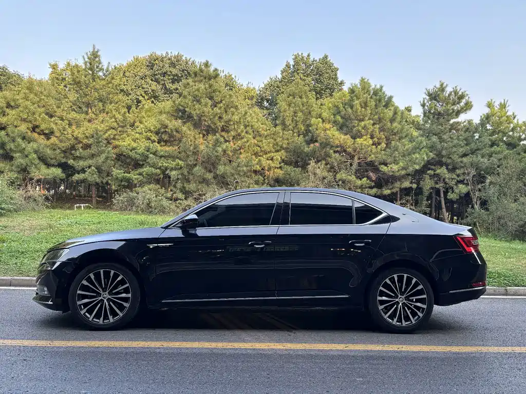 Skoda Superb — миниатюра 3
