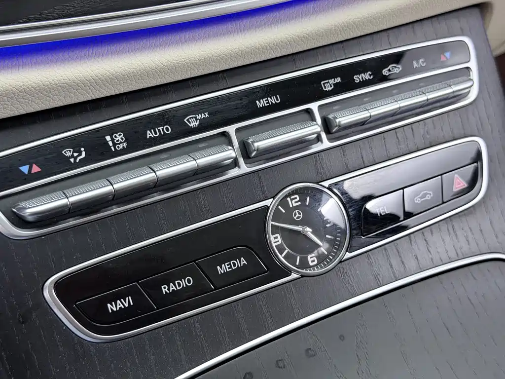Mercedes-Benz E-Class — миниатюра 41
