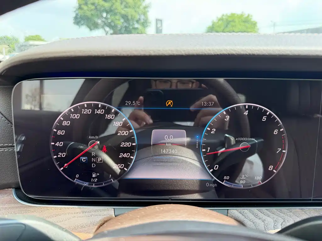 Mercedes-Benz E-Class — миниатюра 4