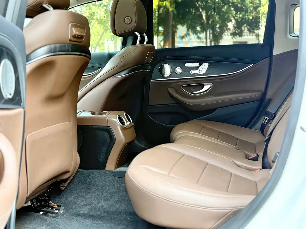 Mercedes-Benz E-Class — миниатюра 12
