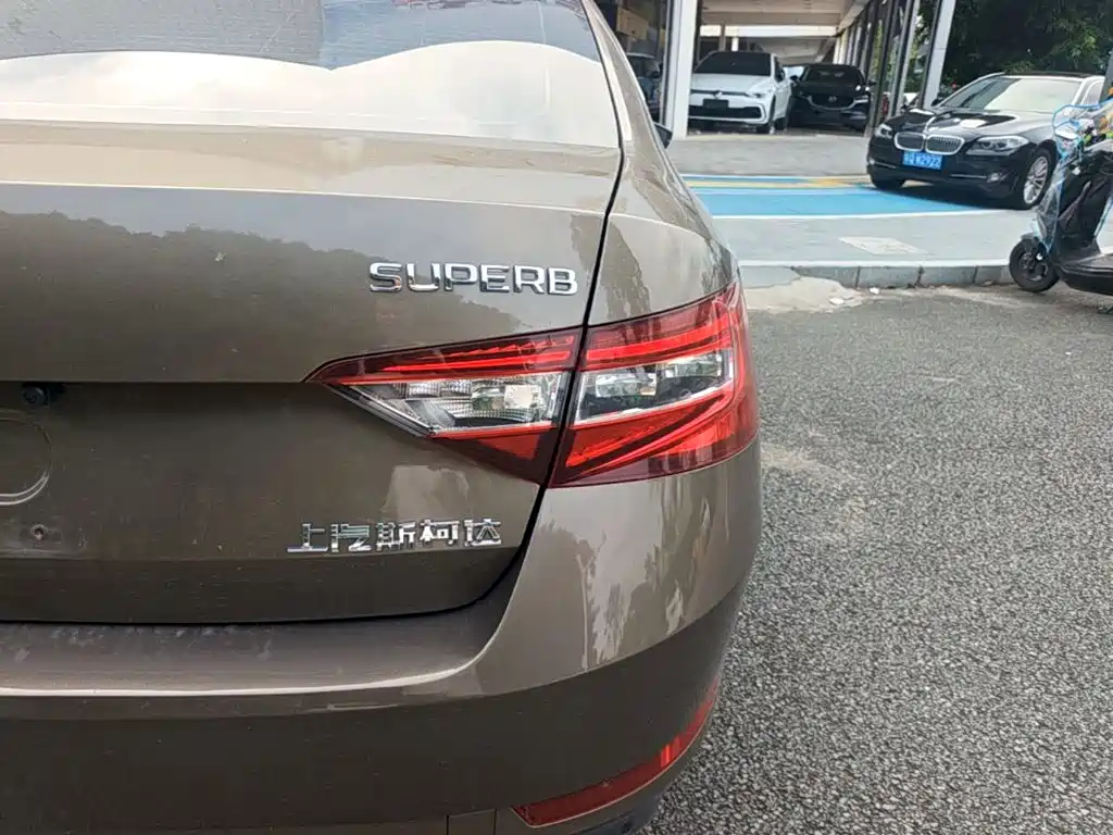 Skoda Superb — миниатюра 8
