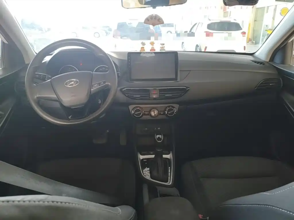 Hyundai Elantra — миниатюра 10