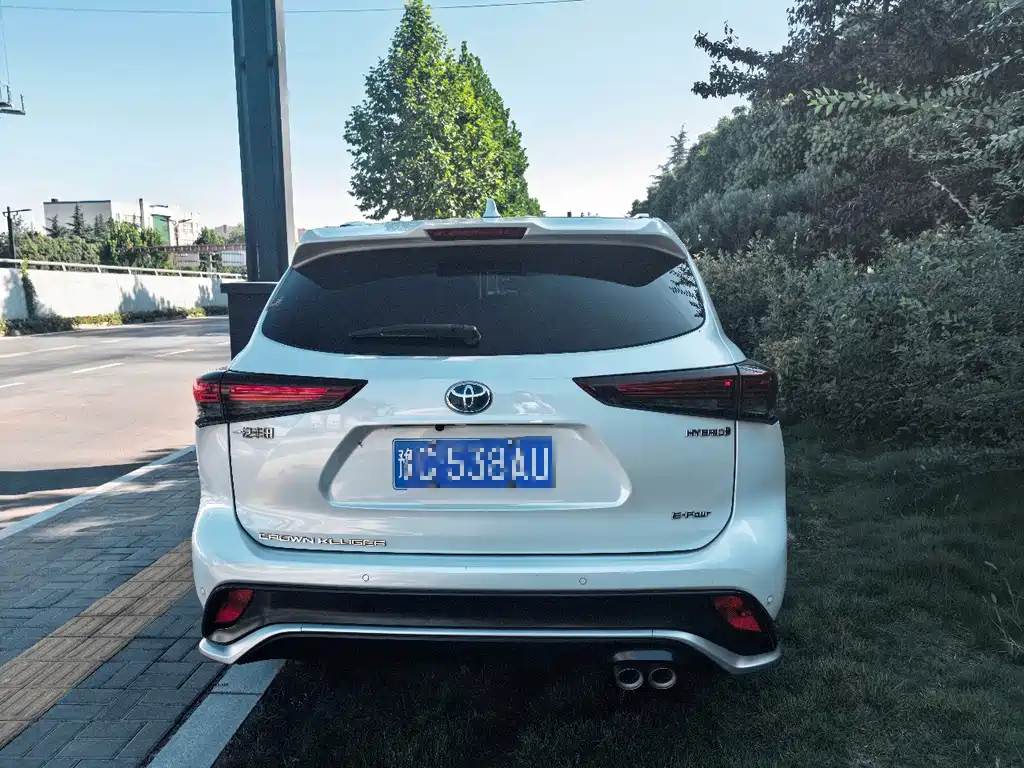 Toyota Crown Kluger — миниатюра 9