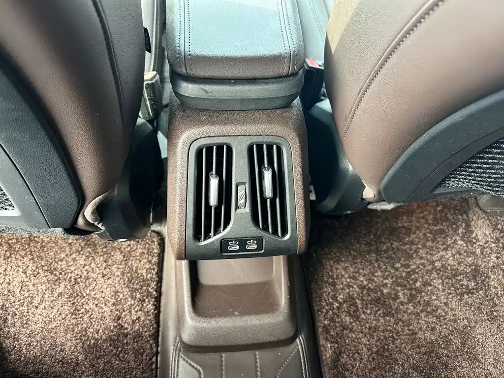 BMW iX1 — миниатюра 18