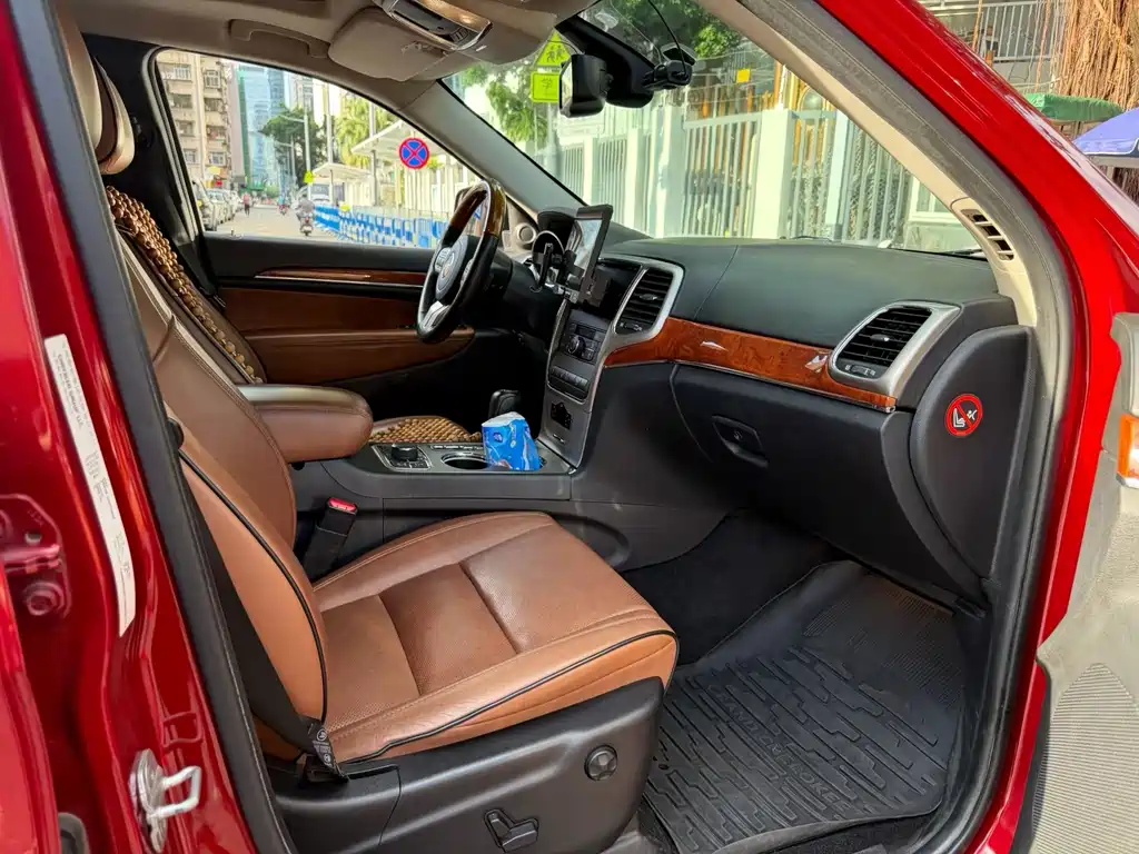Jeep Grand Cherokee (Import) — миниатюра 5