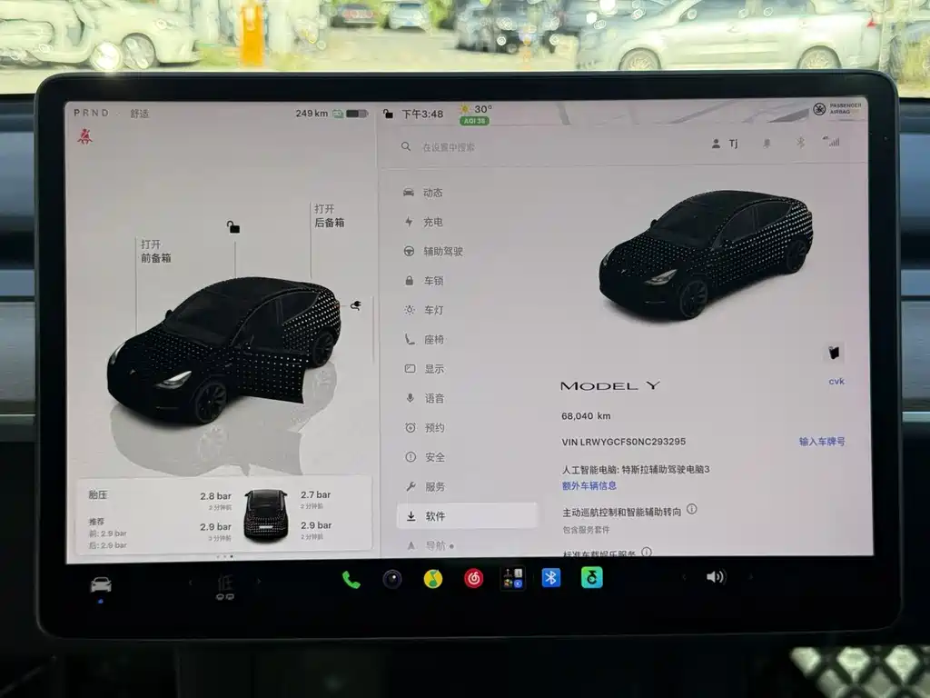 Tesla Model Y — миниатюра 15