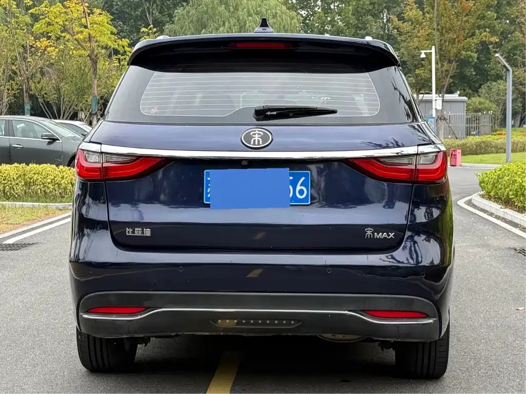 BYD MAX — миниатюра 5