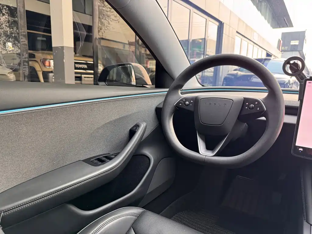 Tesla Model 3 — миниатюра 14