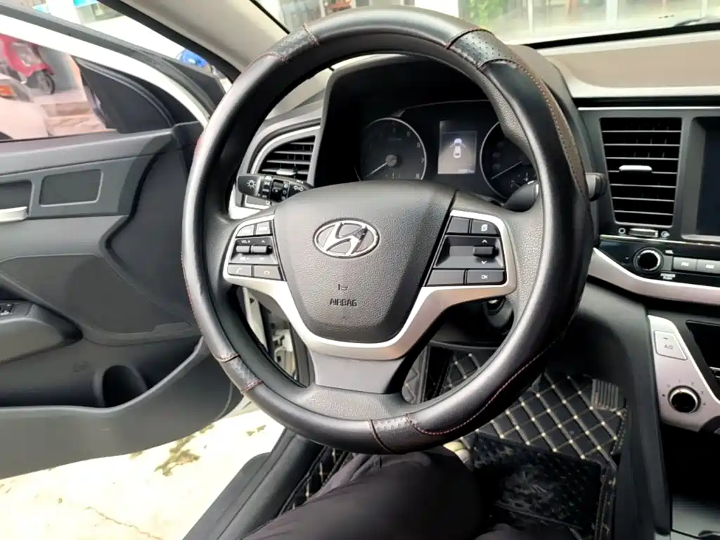 Hyundai Elantra — миниатюра 11