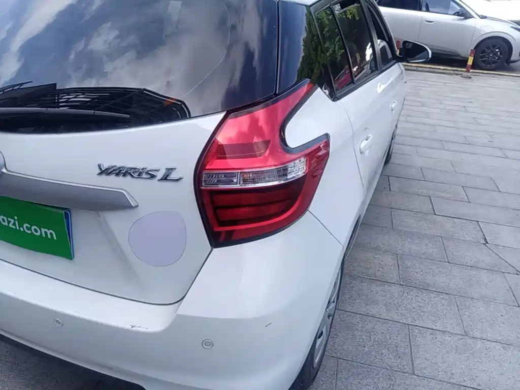 Toyota Yaris L — миниатюра 8