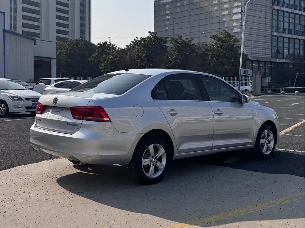 Volkswagen Santana — миниатюра 5