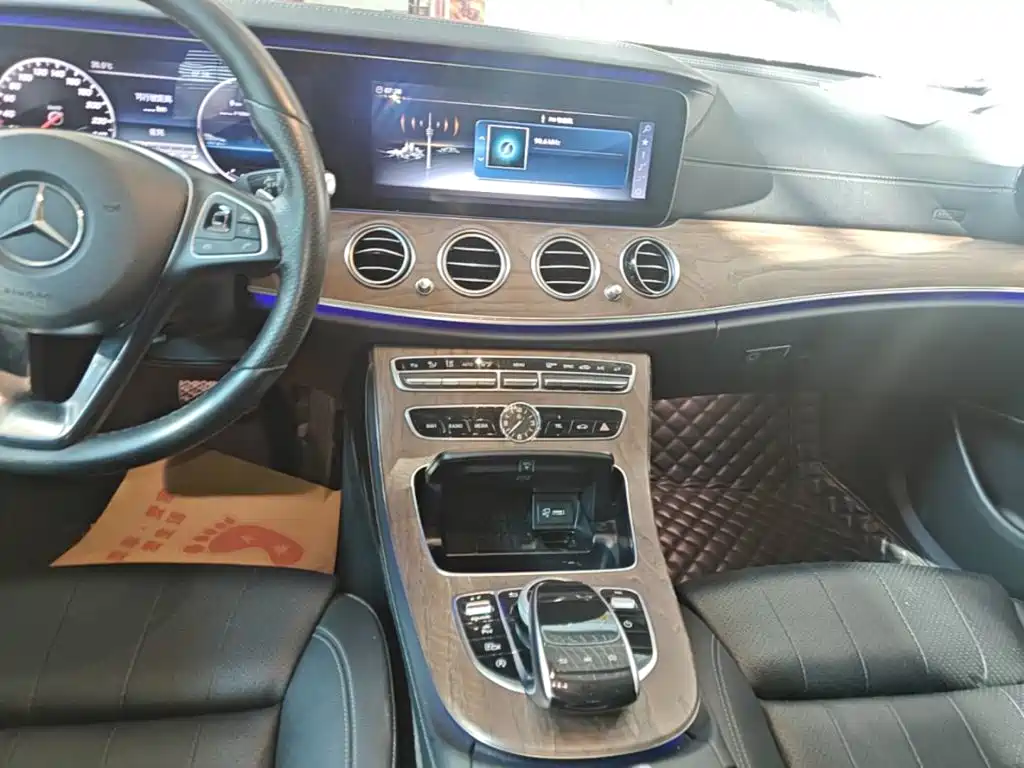 Mercedes-Benz E-Class — миниатюра 13